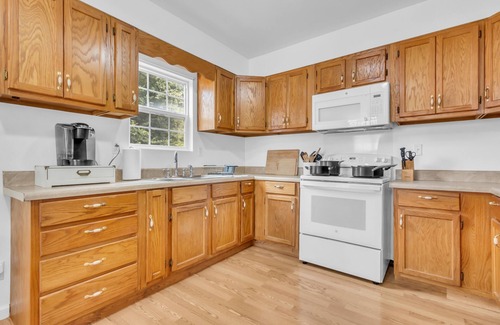 Columbia Casa | Spacious and Private Guest House w/a Large Porch!