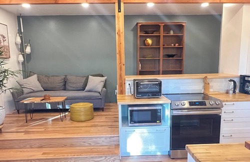Western Apartamento | Private Apartment with Spa Bathroom - heated floors, jetted tub, wifi, kitchen