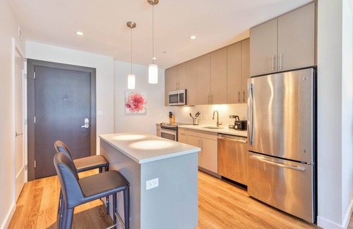Seaport District Apartamento | Private Apt In Downtown Seaport with Pool