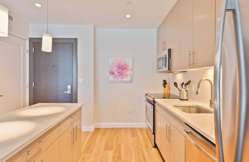 Seaport District Apartamento | Private Apt In Downtown Seaport with Pool