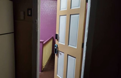 Flatlands Apartamento | Private APT w 1 King Bed 1 Lounge Room