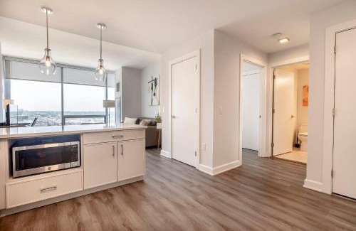 Downtown Apartamento | Private Apt with Gym & Pool