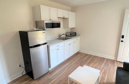 Fleming Island Apartamento | Private attached apartment 1 bed 1bath, kitchenette, liv room, private laundry.