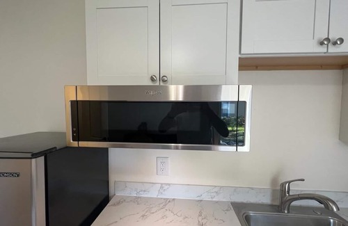 Fleming Island Apartamento | Private attached apartment 1 bed 1bath, kitchenette, liv room, private laundry.