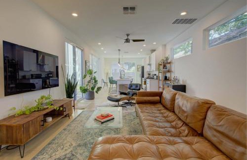 Govalle Casa | Private Backyard Short & Long Stays in East ATX