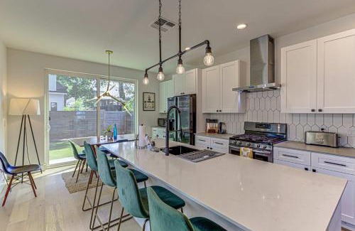 Govalle Casa | Private Backyard Short & Long Stays in East ATX