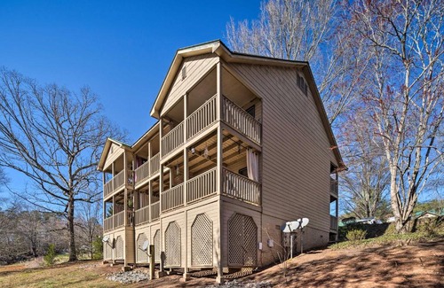 Lake Lure Apartamento | Private Balcony and Pool Access Lake Lure Studio!