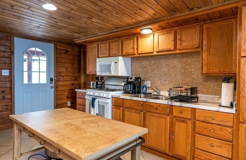 Mayfield Casa | Private balcony with beach access on Fife Lake