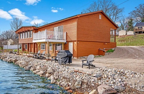 Mayfield Casa | Private balcony with beach access on Fife Lake