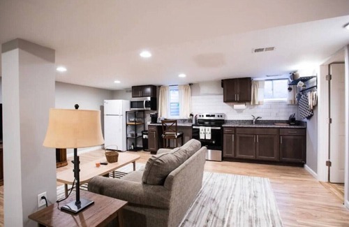 Westland Apartamento | Private Basement Gem with Fast Wi-Fi in Westland!