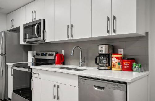 Southeast Calgary Apartamento | Private Basement Magnolia Retreat Family Friendly Suite near Seton and Lake