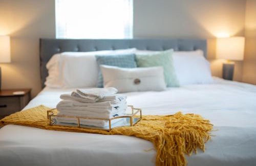 St. Charles Apartamento | Private Basement Retreat