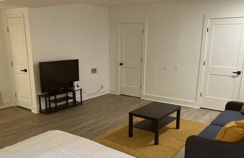 Jefferson Park Apartamento | Private Basement Studio Near ATL Airport and Downtown