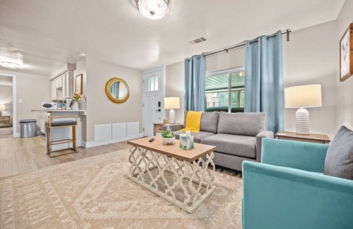 St. Charles Apartamento | Private Basement Retreat w/ HOT TUB by StayLage