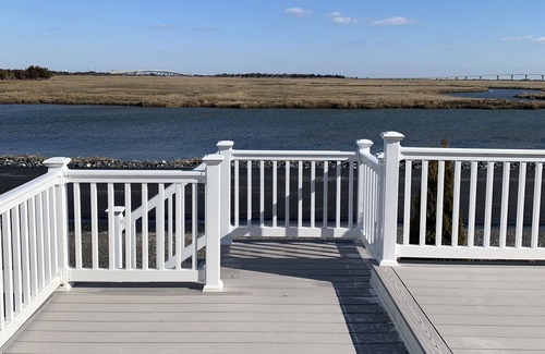 Somers Point Casa | Private bayfront home with magnificent views