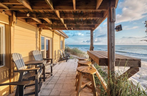 New Melbourne Beach Casa | Nuevo listado - Acceso privado a la playa - Frente al mar directo