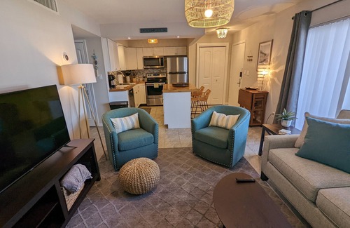 Cocoa Beach Condominio | Private Beach Access 2 Bedroom Condo w Heated Pool