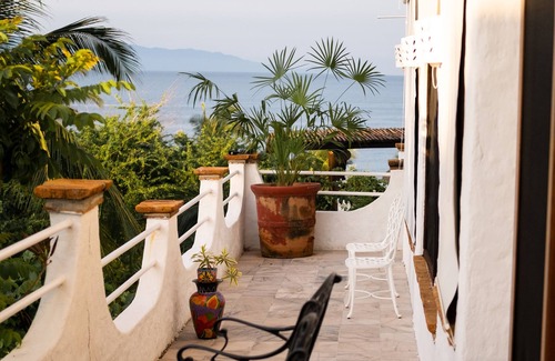 Punta de Mita Casa | Private Beach- Amazing Surf- Pool -Staff - Gated Home- Suburban & Chef Available
