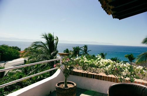 Punta de Mita Casa | Private Beach- Amazing Surf- Pool -Staff - Gated Home- Suburban & Chef Available