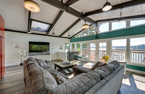 Olympia Casa | Private Beach at Waterfront Harstine Island Escape