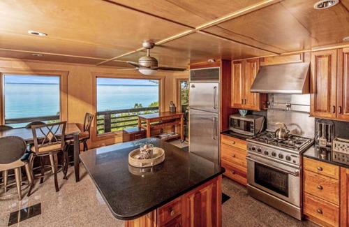 Norton Shores Cabina | Private Beach, Beauty, Seclusion