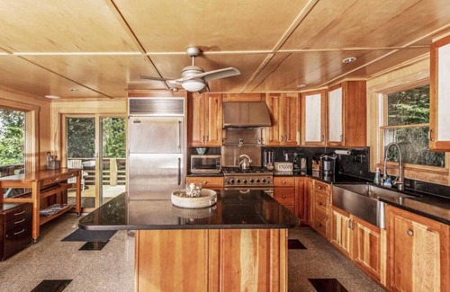 Norton Shores Cabina | Private Beach, Beauty, Seclusion