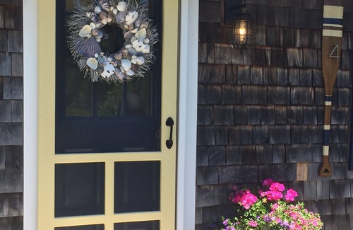 Barnstable Casa | Private Beach - Beachside Cottage on Barnstable Harbor