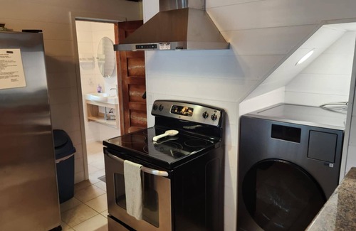 Old Lyme Casa | Private Beach - Charming 3-bedroom cottage in peaceful Old Lyme with WiFi, AC