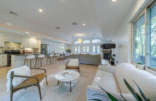 Jim Thorpe Casa | Private Beach & Dock, Pickleball, Kayaks, Pool table, Firepit, 240V-EV