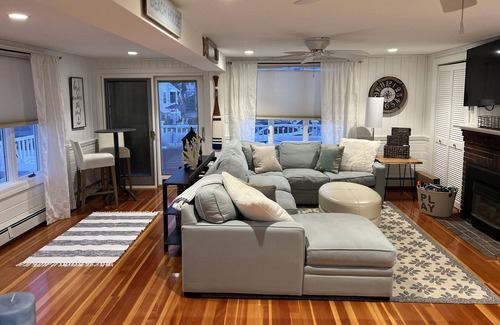 Green Harbor-Cedar Crest Casa | Private Beach + Enjoy New England Charm at Lucky Dux!