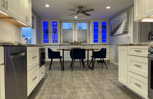 Green Harbor-Cedar Crest Casa | Private Beach + Enjoy New England Charm at Lucky Dux!