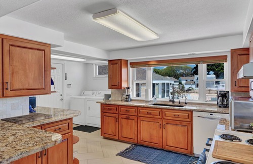 New England Casa | Private Beach front Oasis Located at White Sands Beach!
