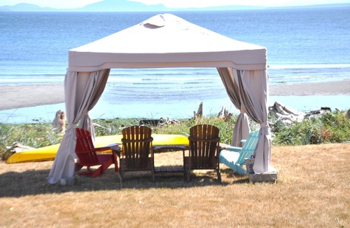 Point Roberts Casa | Playa privada, cabaña totalmente renovada, 50 pies de frente al mar en South Beach!