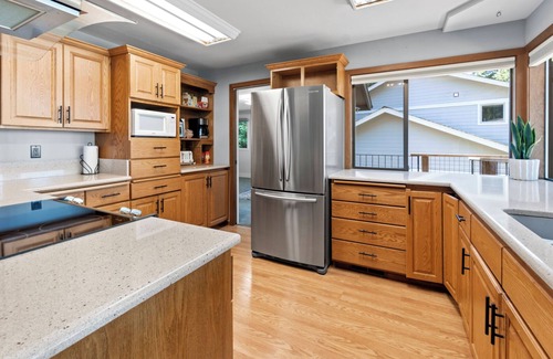Poulsbo Casa | Private Beach in Little Norway, Hot Tub, 4000 sqft nad more!
