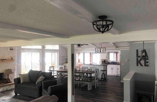 Nekoosa Casa | Private beach/Lakefront Getaway on Lake Camelot