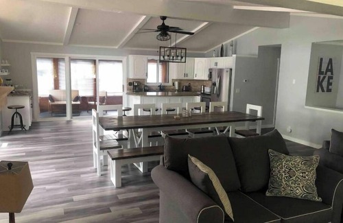 Nekoosa Casa | Private beach/Lakefront Getaway on Lake Camelot