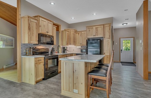 Deerwood Casa | Private Beach Oasis on quiet lake-Sauna! Make family memories here!
