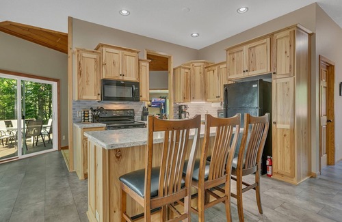 Deerwood Casa | Private Beach Oasis on quiet lake-Sauna! Make family memories here!