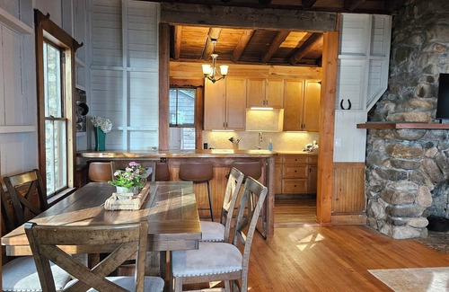 Harrison Cabina | Private beach on Long Lake, cabin + adorable bunkhouse