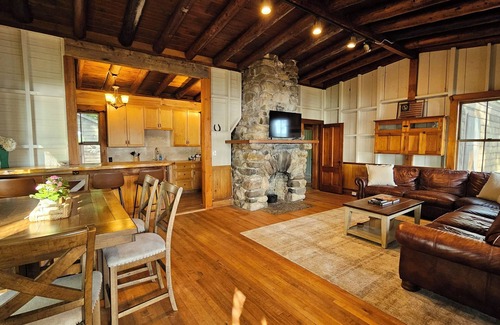 Harrison Cabina | Private beach on Long Lake, cabin + adorable bunkhouse