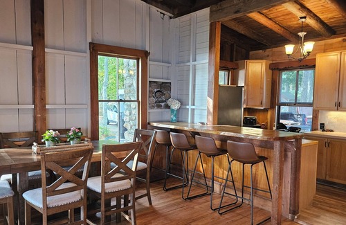 Harrison Cabina | Private beach on Long Lake, cabin + adorable bunkhouse