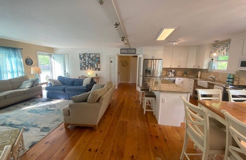South Dennis Casa | Private beach on saltwater pond, dog friendly 4BR in secluded neighborhood.