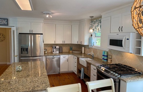 South Dennis Casa | Private beach on saltwater pond, dog friendly 4BR in secluded neighborhood.