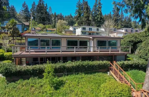 Bremerton Casa | Private Beach Retreat + Hot tub + Kayak + Mt Rainier View