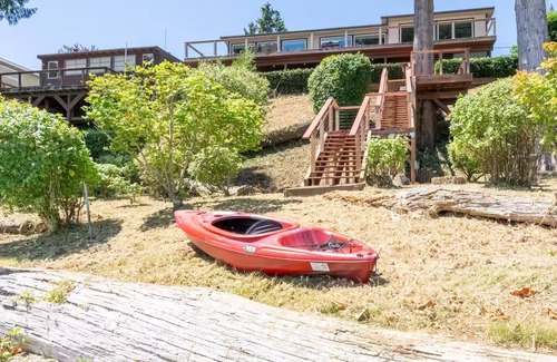 Bremerton Casa | Private Beach Retreat + Hot tub + Kayak + Mt Rainier View