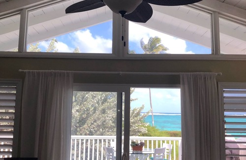 Lanikai Apartamento | Maravilloso, privado y frente al mar en Lanikai. Ventosas e increíbles vistas del océano.