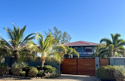 Sanctuary Belize Villa | Private Beachfront Villa with Pool.