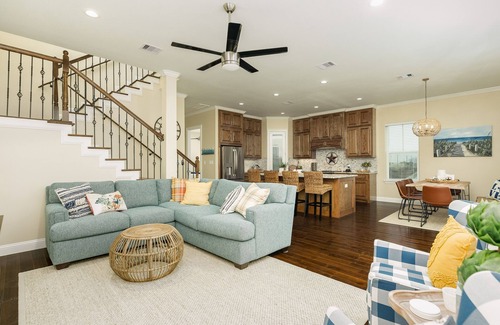Galveston Casa | Private Beachfront home w/ HOT TUB, 2 Decks, Open Plan & Dune Walkover