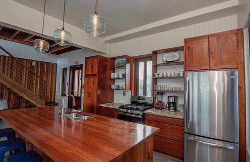 San Pedro Casa | NUEVO PRIVADO FRENTE AL MAR Casa con COCINA Y PISCINA! ¡Lujo en el paraíso! ¡En el mar!