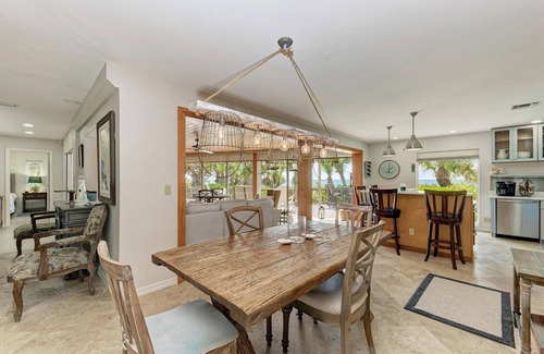 Englewood Casa | PRIVATE BEACHFRONT PROPERTY